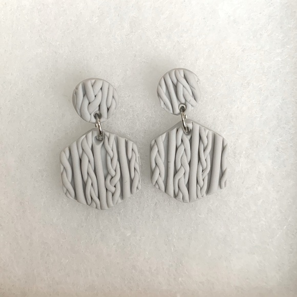 ✨ 2/$25 Handmade earrings - Picture 1 of 3